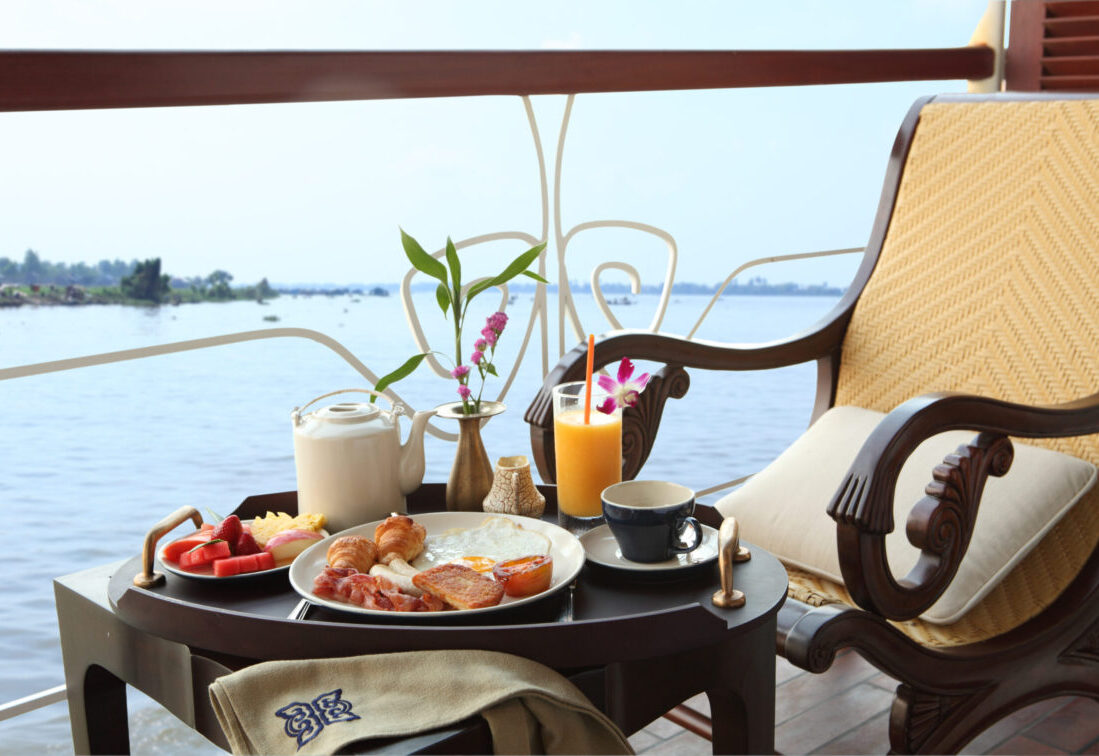 Frühstück auf dem Balkon, Jayavarman