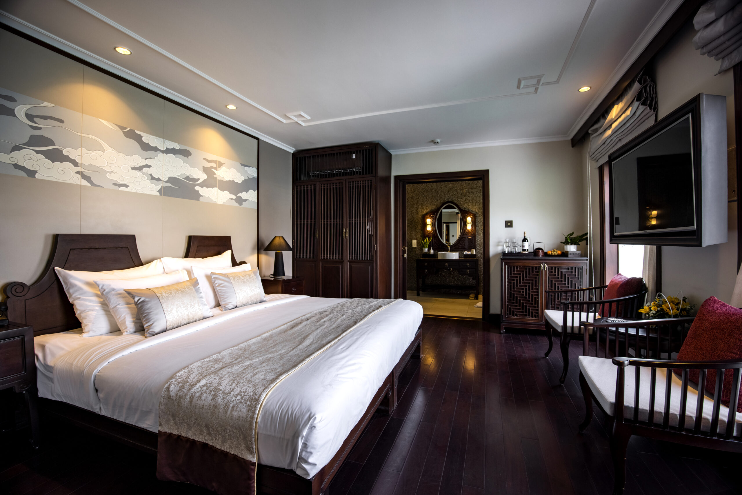 Junior Suite, Violet, Heritage Line