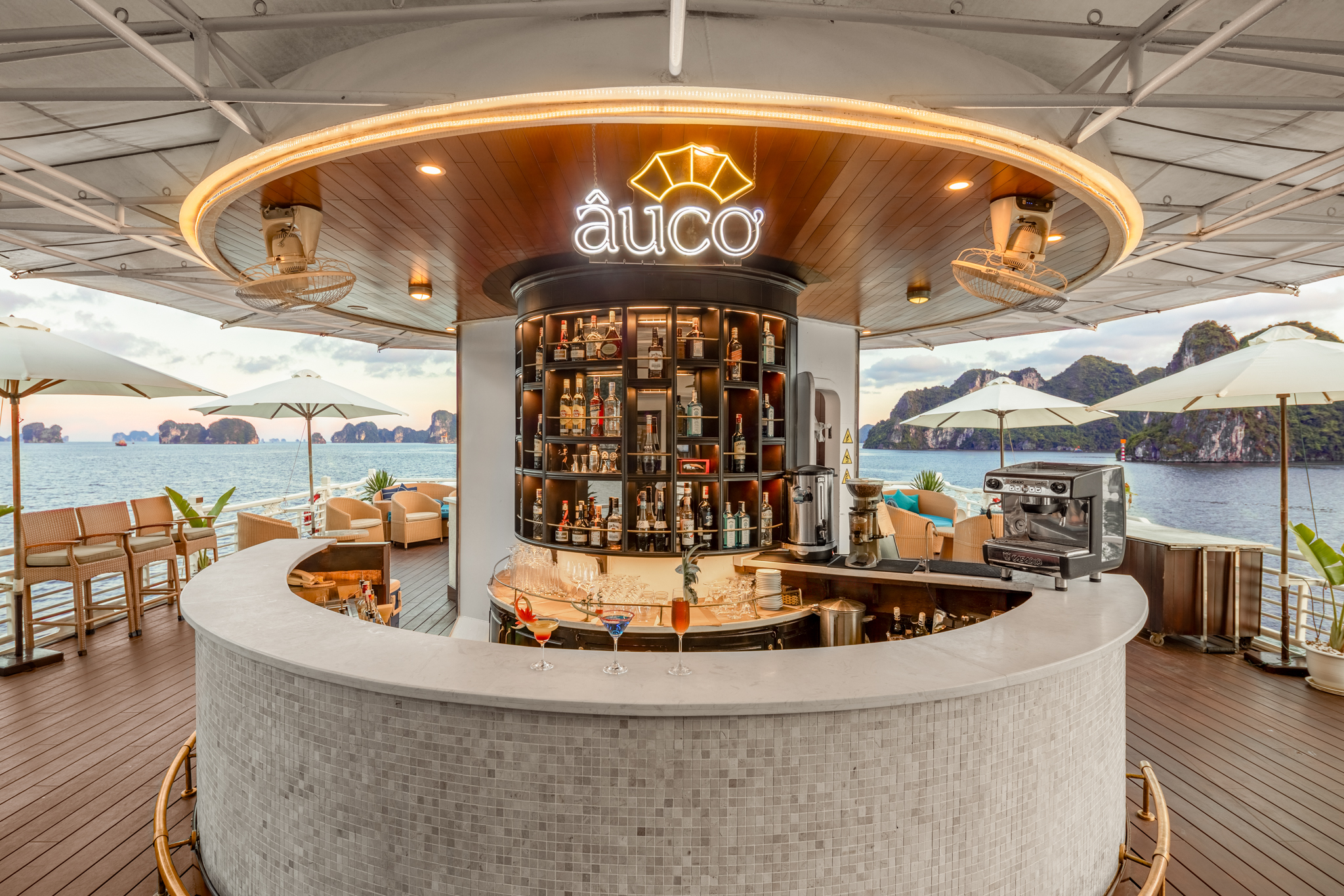 Bar auf dem Terassendeck